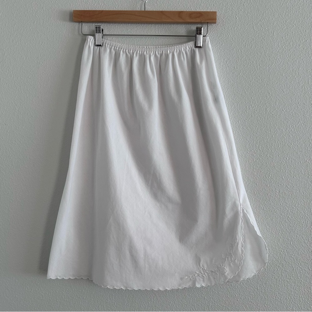 80’s Vintage | Erika Taylor | White Cotton Scalloped Embroidered Slip | Size L